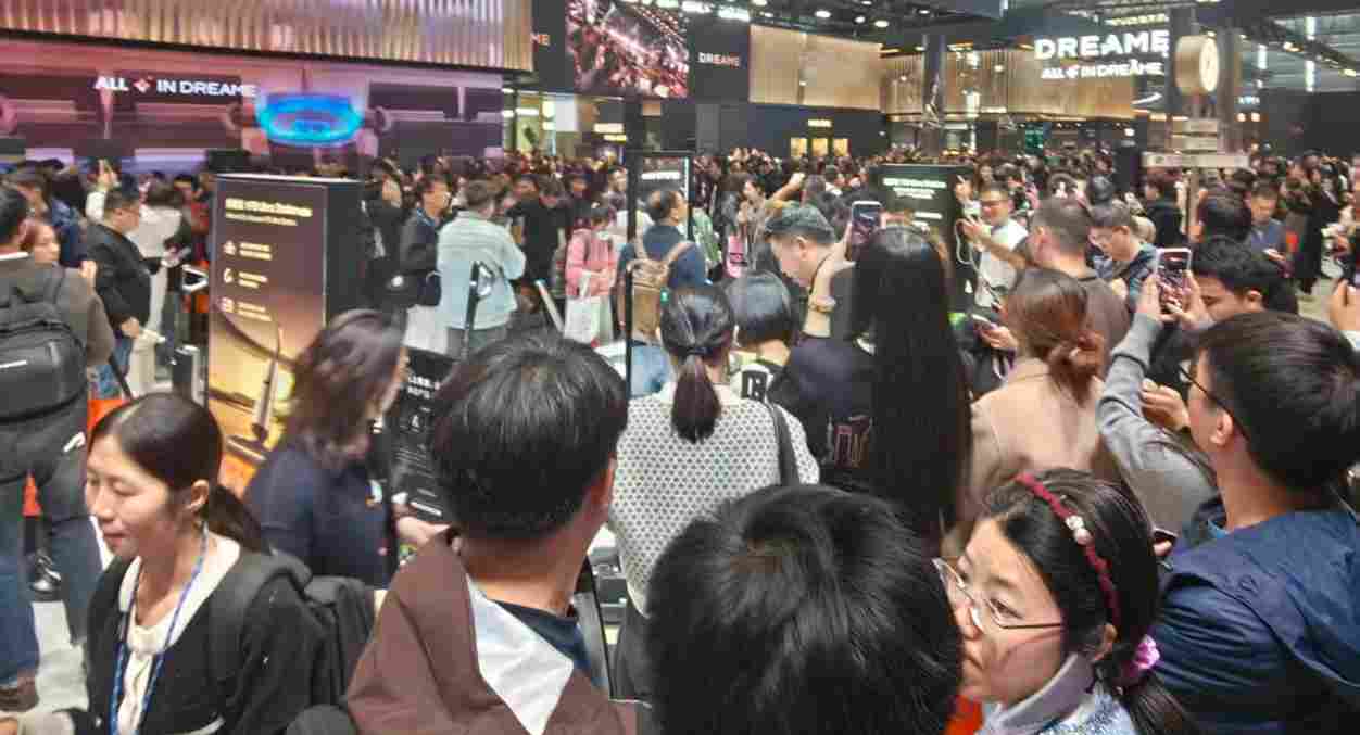 AI新周期：<span  style='background-color:Yellow;'>海尔</span>、华为、美的定标准，二三线趋同进化