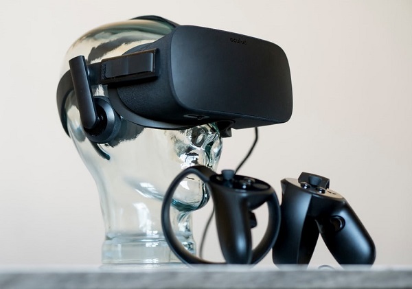 价格太高卖不动？Oculus将VR眼镜套装降价200美元