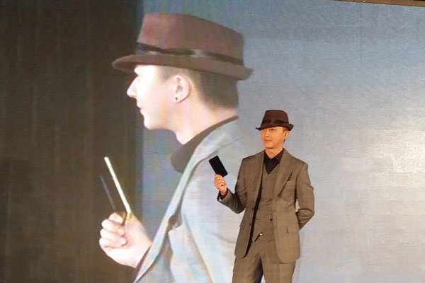 庚Phone<span  style='background-color:Yellow;'>手机</span>高价发布 卖手机还是卖人气？