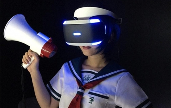 <span  style='background-color:Yellow;'>索尼</span>自曝下一代PS VR：无线连接 更便宜